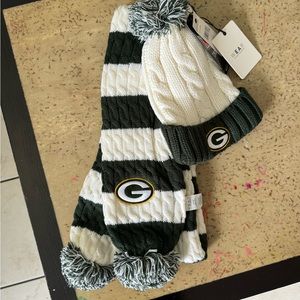 NWT Green Bay Packers beanie and scarf set